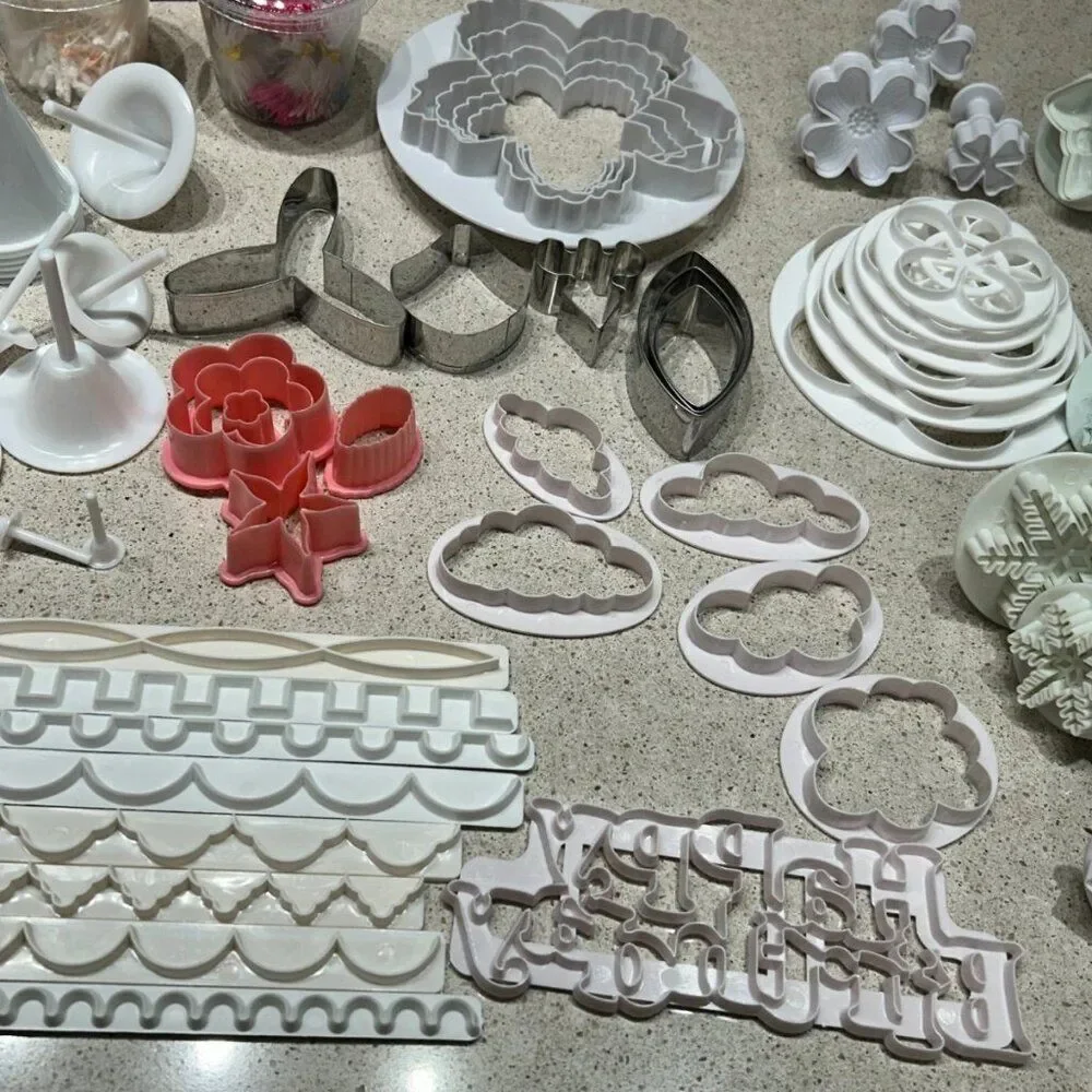 100+ Piece Cake Decorating Sugarcraft Tool Kit